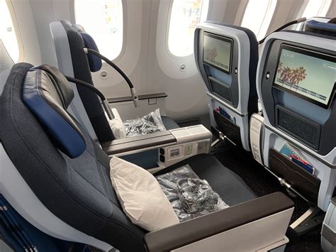 Review: KLM 787 Premium Comfort Class (AMS.